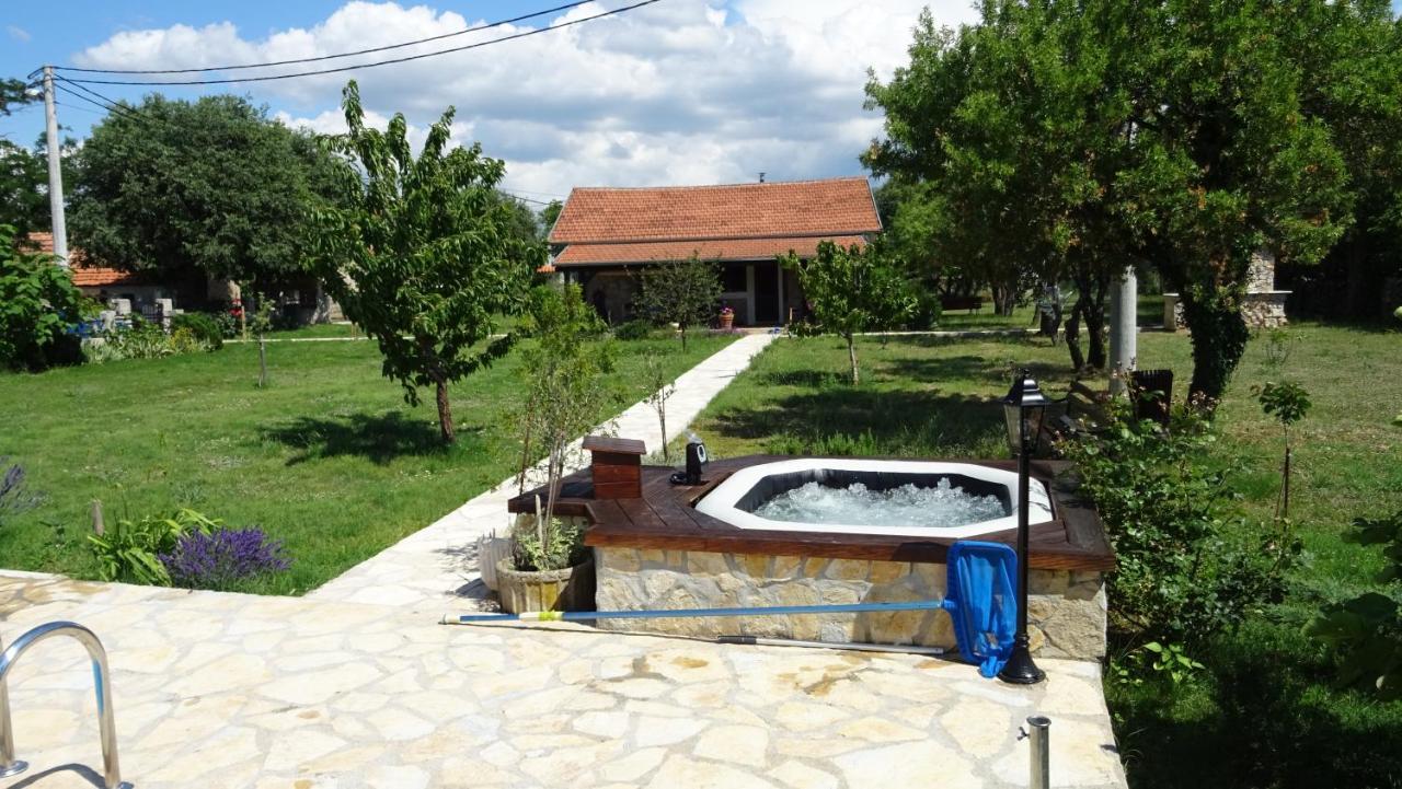 Villa Stone Medal Drnis Bagian luar foto