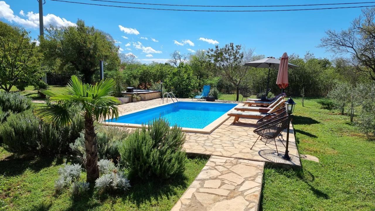 Villa Stone Medal Drnis Bagian luar foto