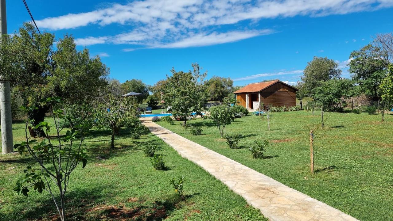 Villa Stone Medal Drnis Bagian luar foto