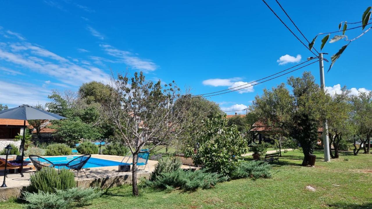 Villa Stone Medal Drnis Bagian luar foto
