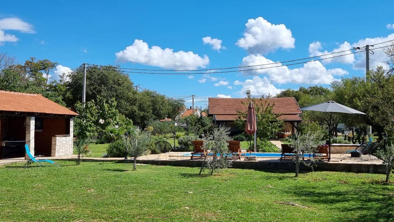 Villa Stone Medal Drnis Bagian luar foto