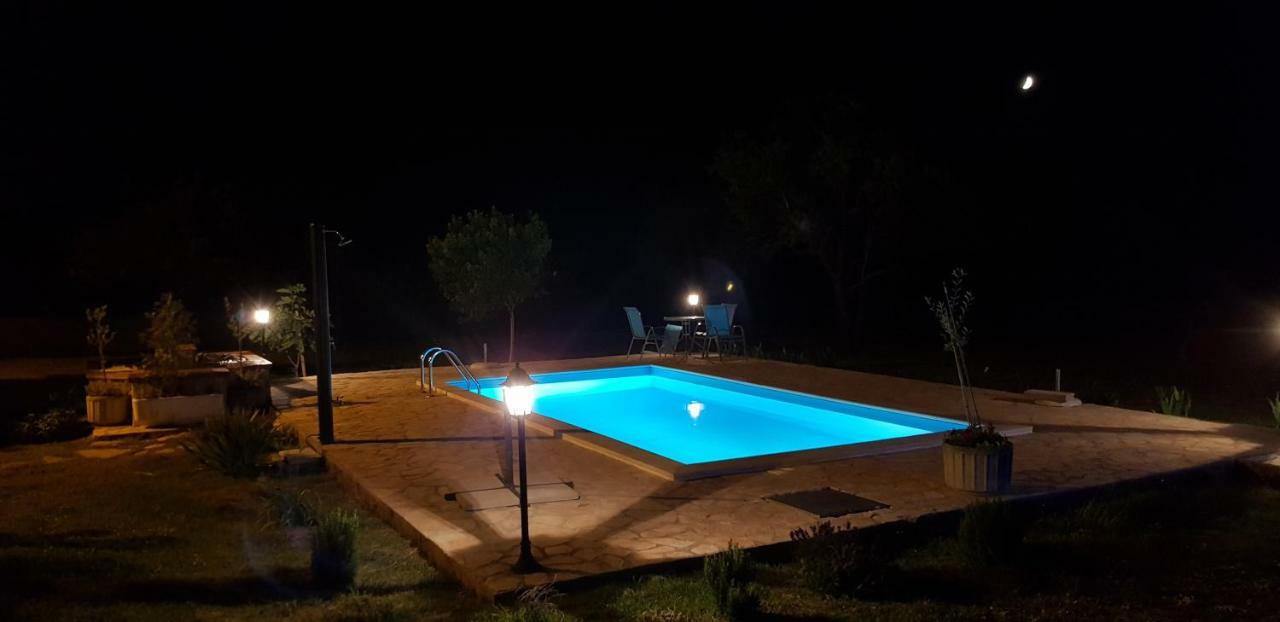 Villa Stone Medal Drnis Bagian luar foto